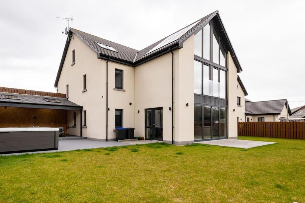 Villa Modern House With Hot Tub, Perfect Night Away! Huntly Esterno foto